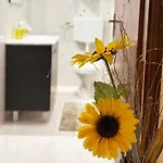 Con Piscina بيت للعطل *