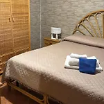 Con Piscina بيت للعطل